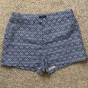 Verty blue and white patterned shorts